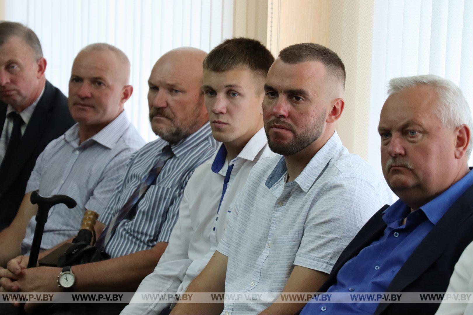 В единый день информирования Игорь Брилевич встретился с педагогами школ района, ответственными за патриотическое воспитание