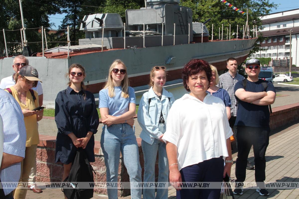 Побывали на церемонии гашения государственных знаков почтовой оплаты, посвященных водному транспорту, в Пинске