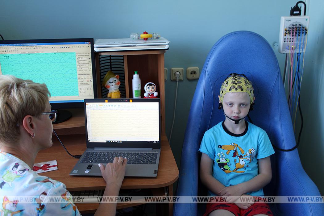 В детской больнице – новые шлем для электроэнцефалографического исследования и офтальмоскоп. Кто помог приобрести?