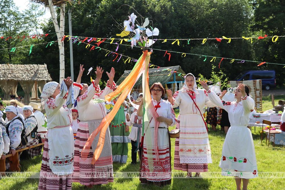 Вёска Парэчча прымала ўдзельнікаў VIІ абласнога свята-конкурсу “Грай, гармонік! Звіні, прыпеўка!” Вёска Парэчча прымала ўдзельнікаў VIІ абласнога свята-конкурсу “Грай, гармонік! Звіні, прыпеўка!”