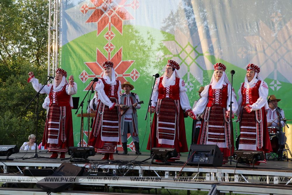 Вёска Парэчча прымала ўдзельнікаў VIІ абласнога свята-конкурсу “Грай, гармонік! Звіні, прыпеўка!”