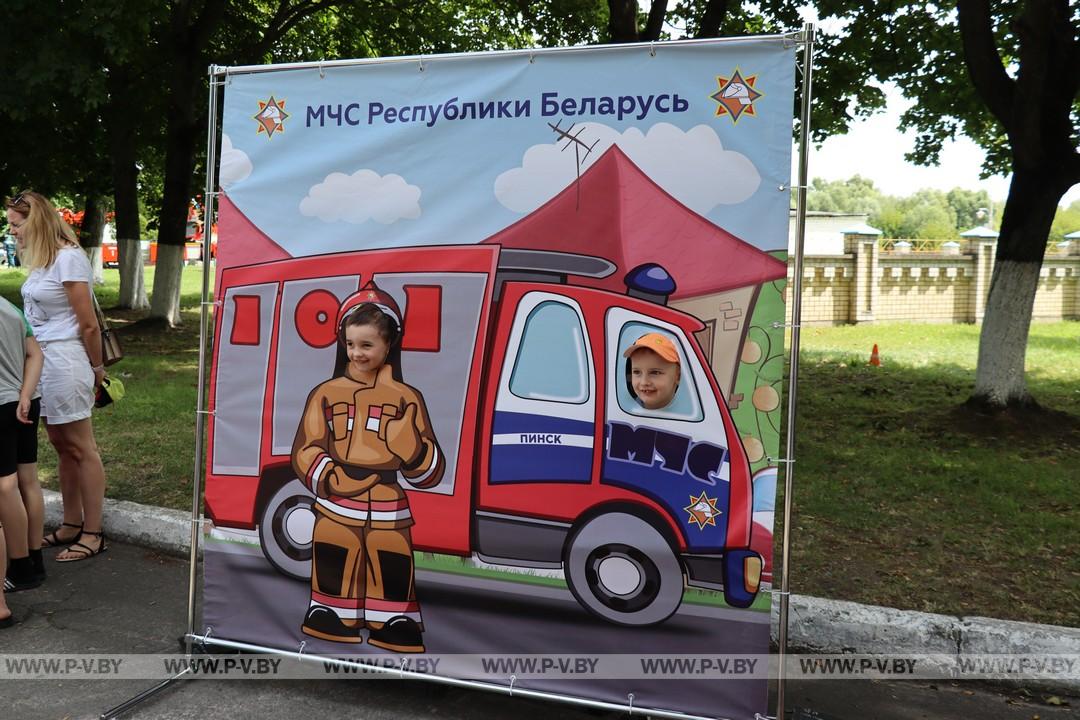 170-летие со Дня образования пожарной службы в Беларуси отметили в Пинске масштабным праздником