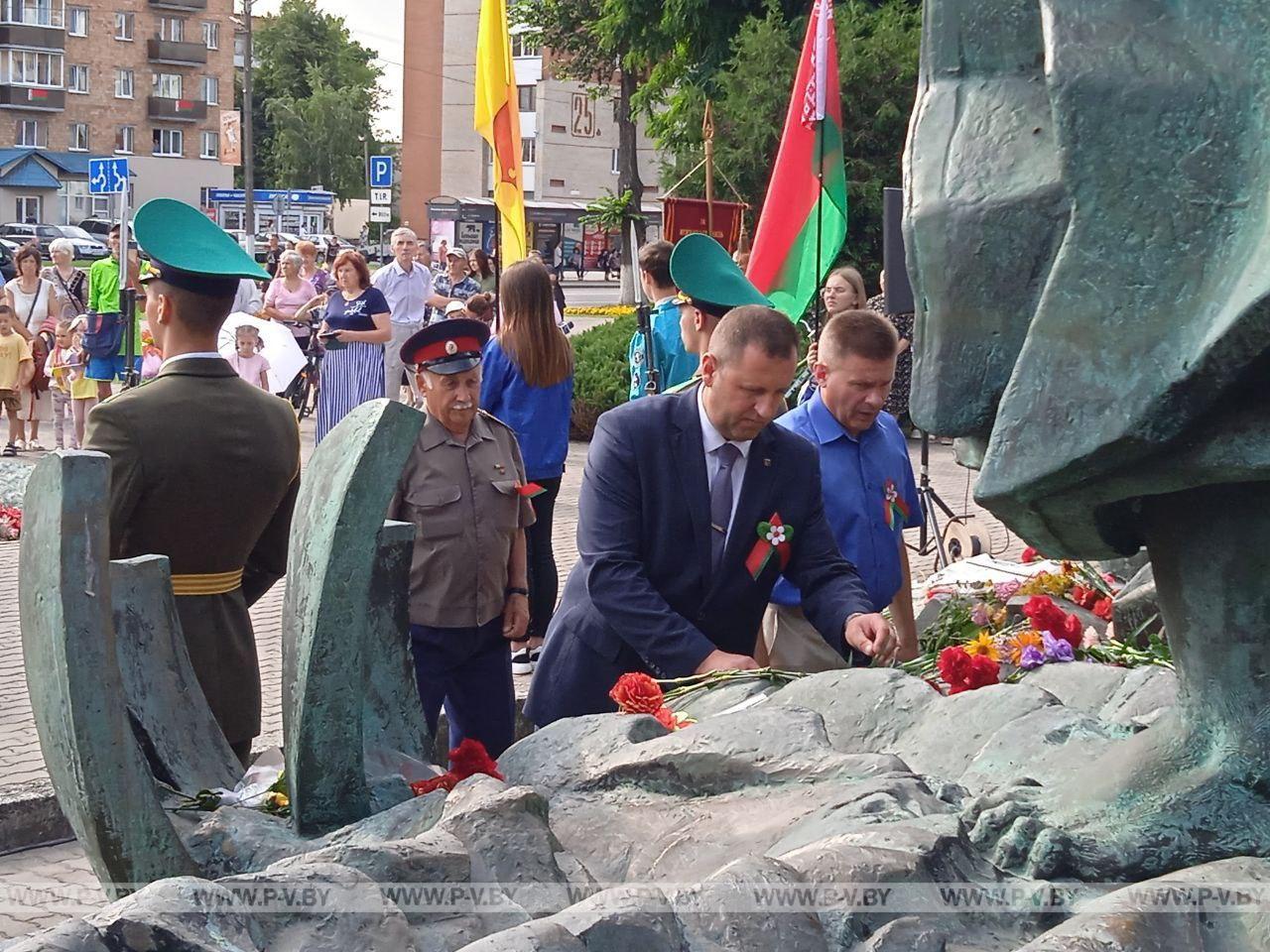 Праздник дня освобождения Пинска завершился митингом и  большой творческой программой на партизанской поляне
