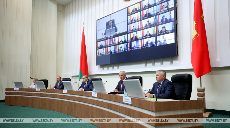 Вольфович: пока Беларусь ведет битву за урожай, наши западные соседи стремятся к другим баталиям