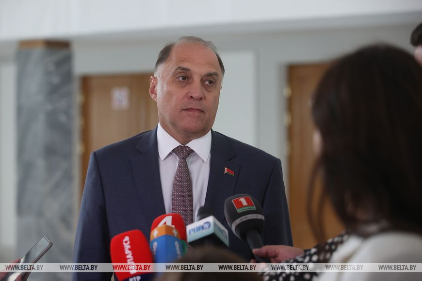 Вольфович: пока Беларусь ведет битву за урожай, наши западные соседи стремятся к другим баталиям