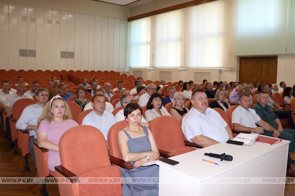 Итоги социально-экономического развития Пинщины в первом полугодии обсудили в райисполкоме