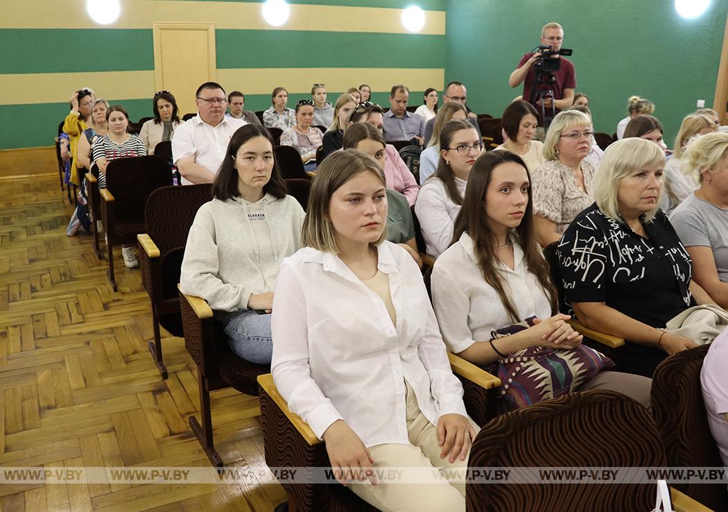В диалоге с молодыми специалистами здравоохранения Пинщины В диалоге с молодыми специалистами здравоохранения Пинщины