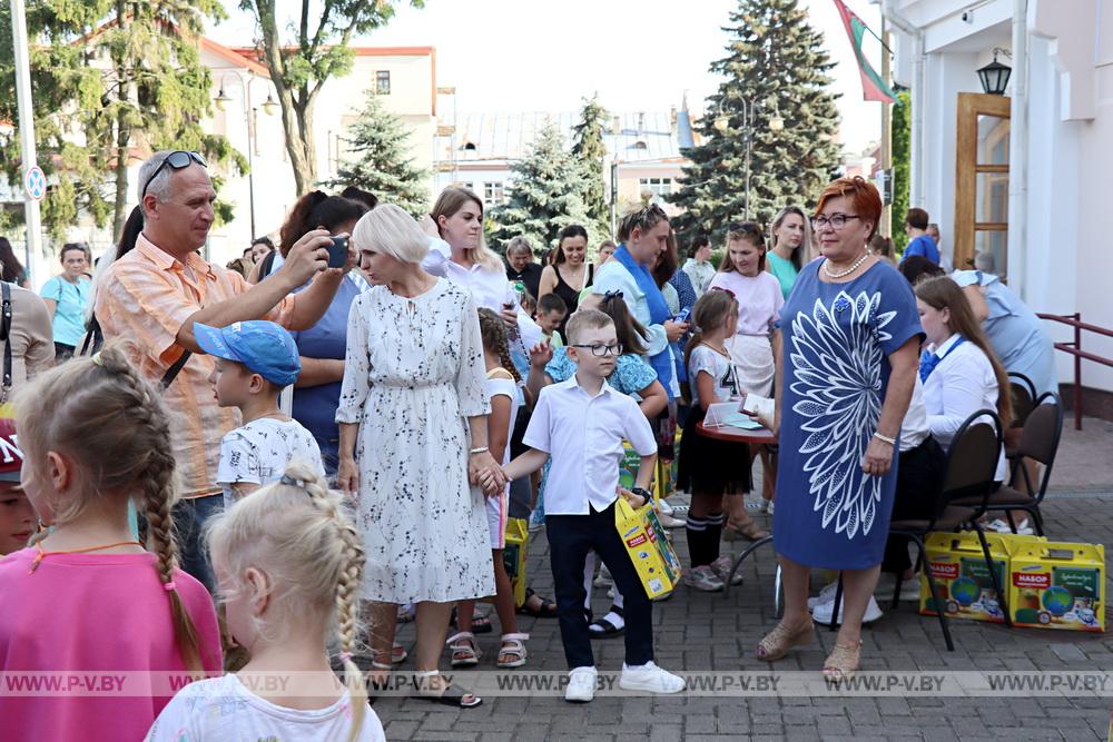 Городская организация Белорусского союза женщин в очередной раз собрала первоклашек Городская организация Белорусского союза женщин в очередной раз собрала первоклашек