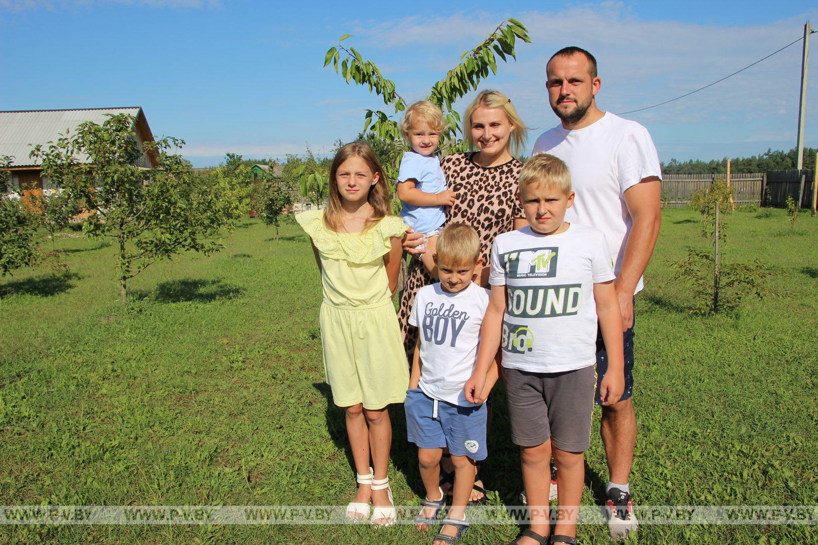 Семья ВАСЕРУК: «Мы, как родители, стараемся помогать по возможности своим детям в исполнении их желаний, но вместе с тем приобщаем к этому их самих» Семья ВАСЕРУК: «Мы, как родители, стараемся помогать по возможности своим детям в исполнении их желаний, но вместе с тем приобщаем к этому их самих»