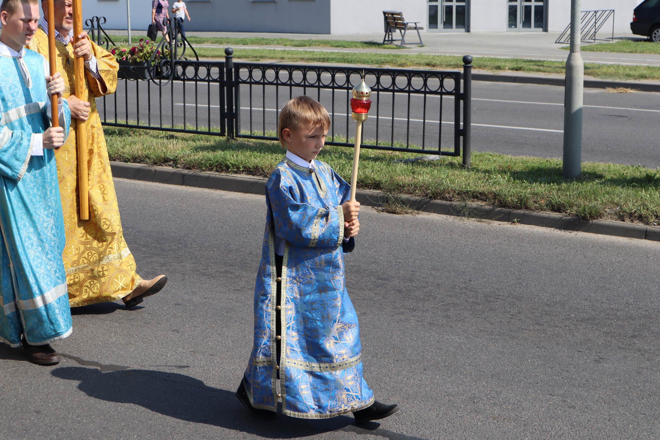 Сотни пинчан крестным ходом прошли по улицам города