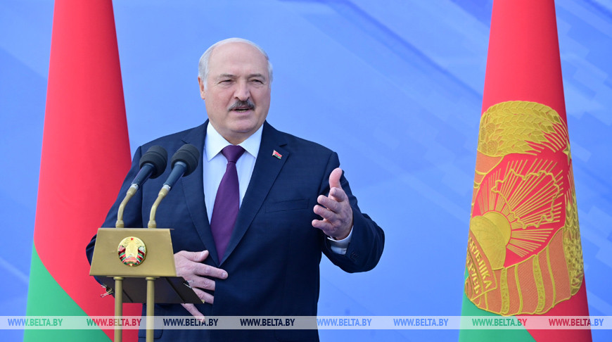Технопарк "на плечах гигантов", счастье Лукашенко, Совбез, родная мова и день дарения. Главные итоги недели Президента