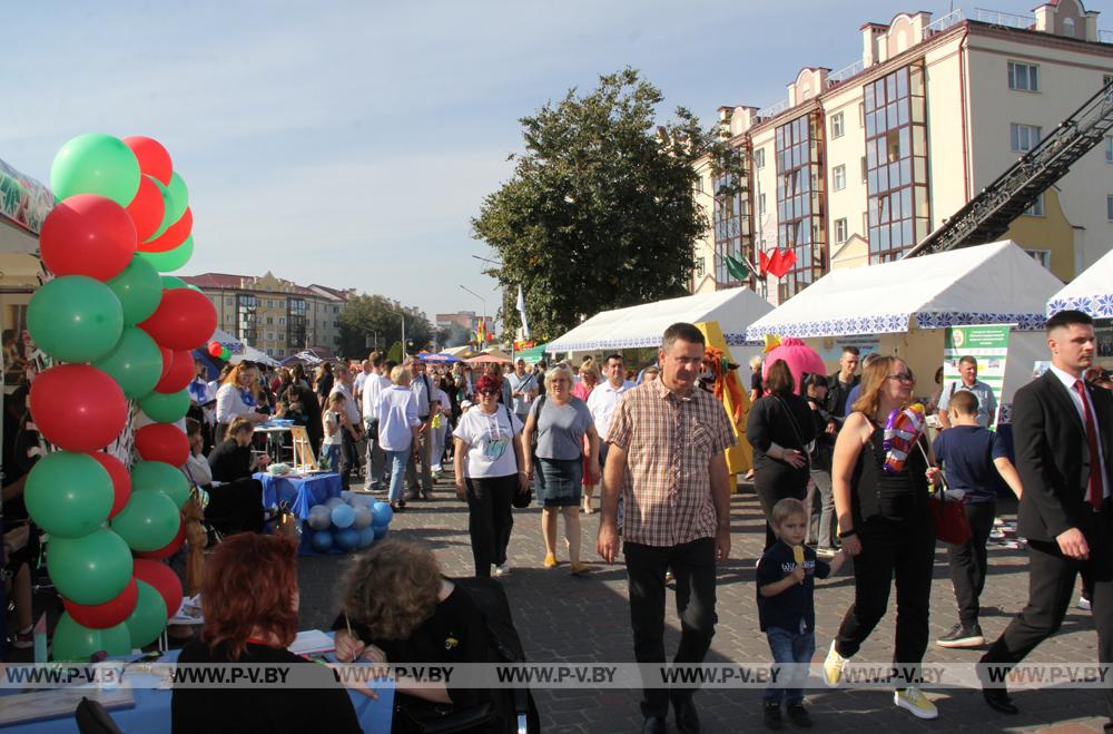 Ярко, эмоционально, весело Пинск отмечает День города Ярко, эмоционально, весело Пинск отмечает День города