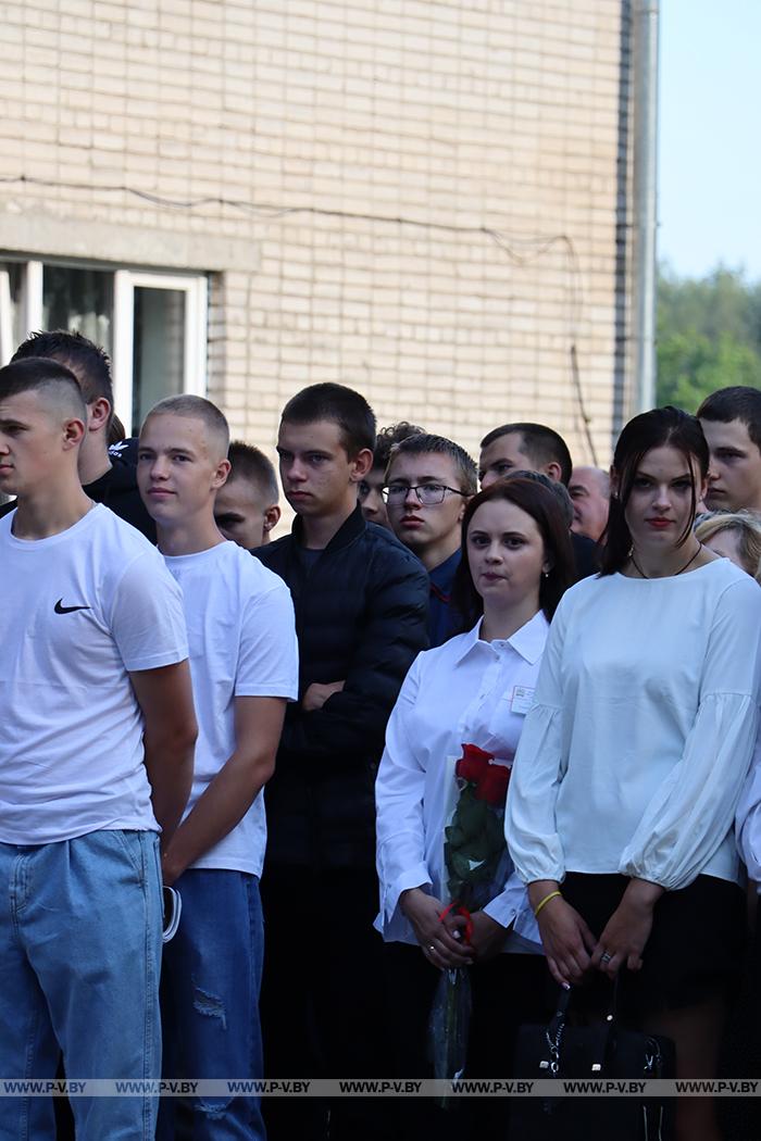 Торжественная линейка, посвященная Дню знаний, прошла в Пинском государственном аграрном колледже