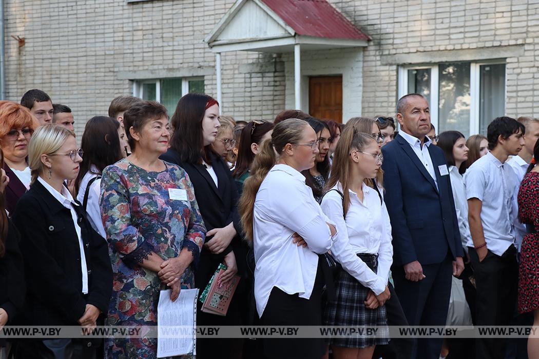 Торжественная линейка, посвященная Дню знаний, прошла в Пинском государственном аграрном колледже