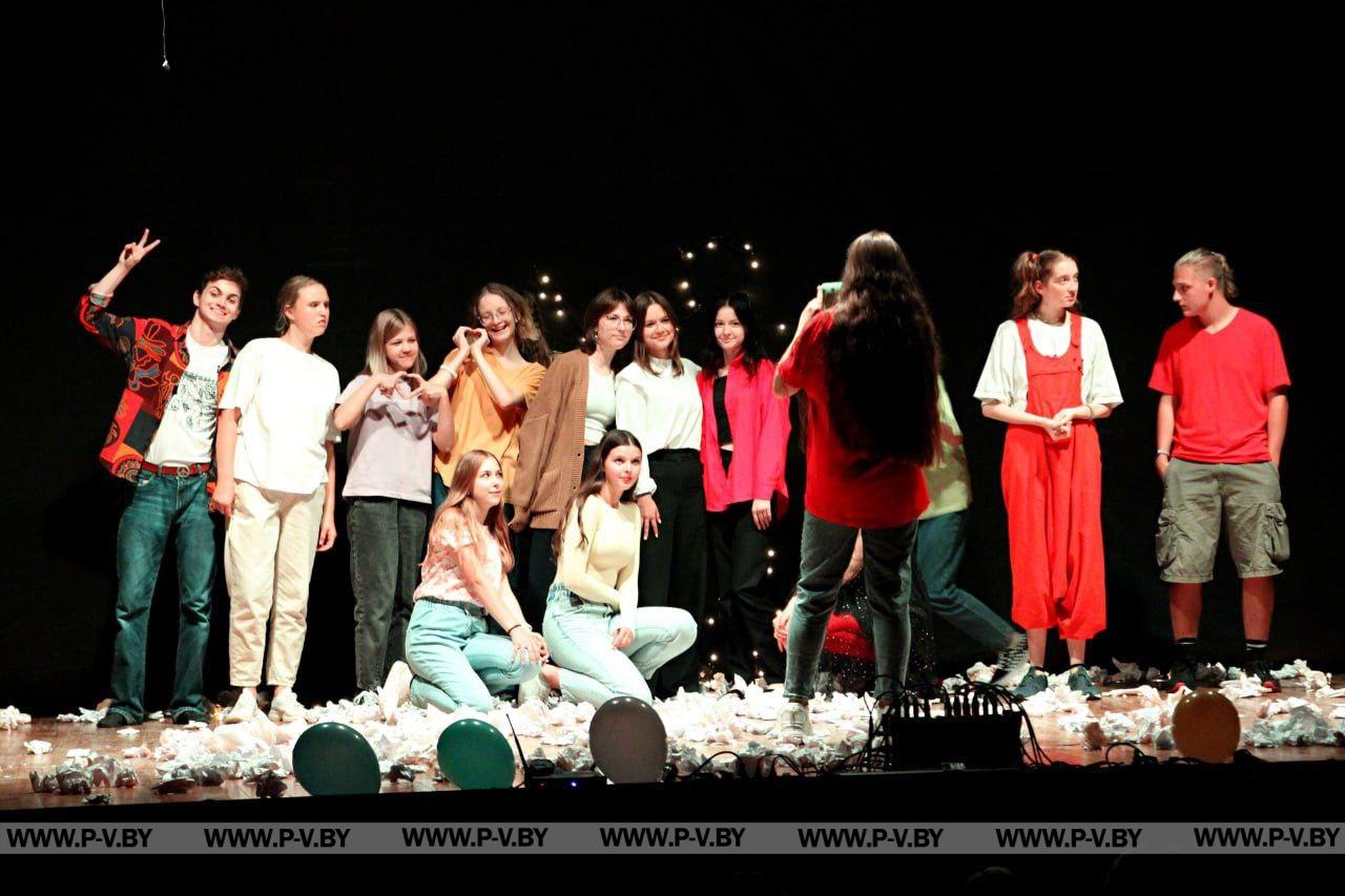 Пинчане увидели спектакль уникального семейного инклюзив-театра «і» из столицы
