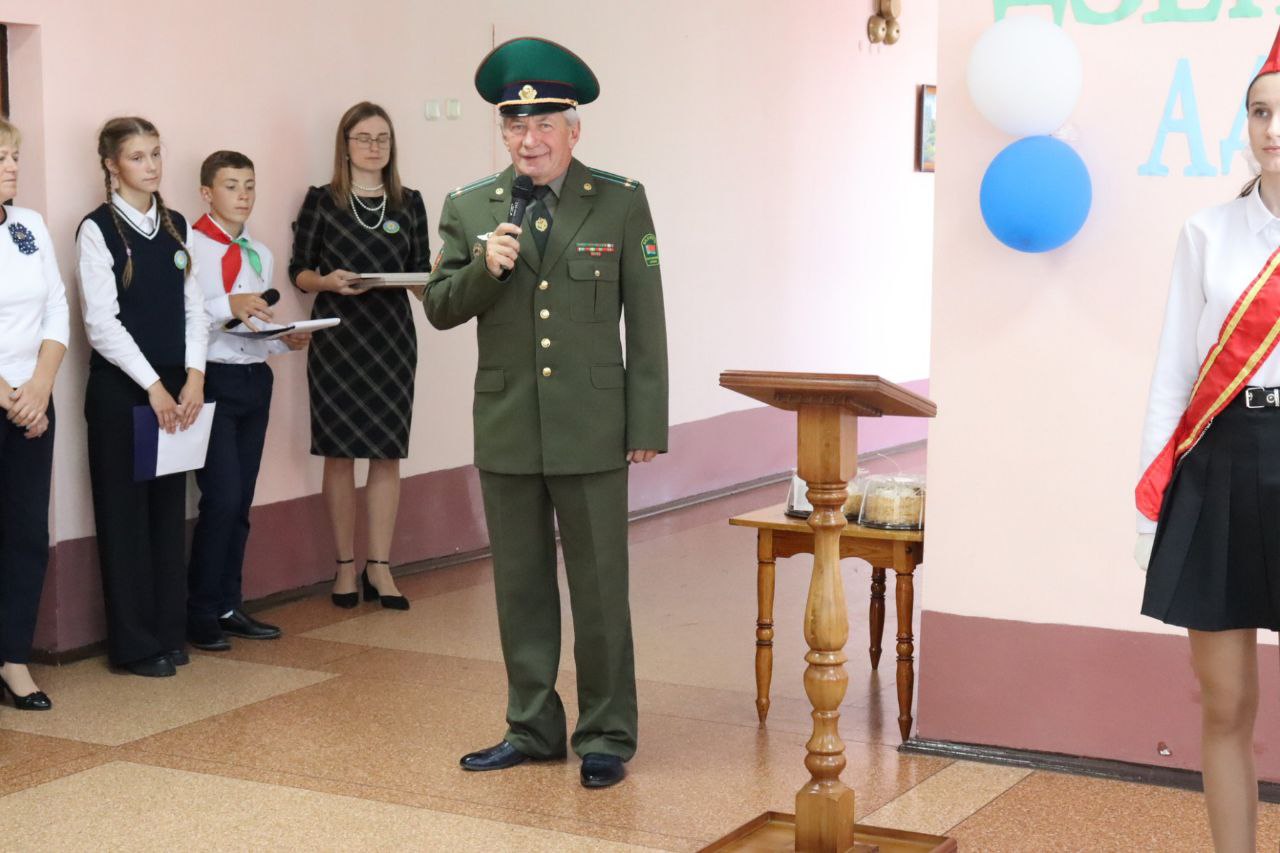 Торжественную линейку, посвященную Дню народного единства, провели в Чуховской средней школе