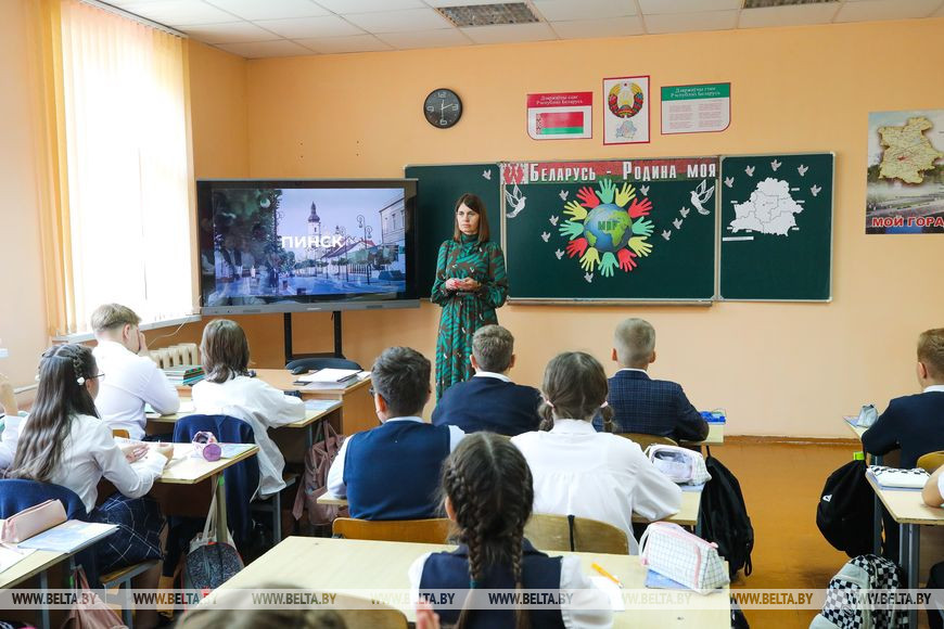 "География - это мир в наших руках". Учитель из Пинска увлечена наукой и заряжает этой любовью детей
