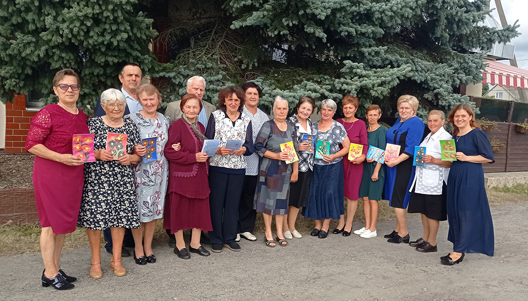 День учителя, День пожилых людей и юбилей стали поводом собраться ветеранам труда Логишинского детского сада