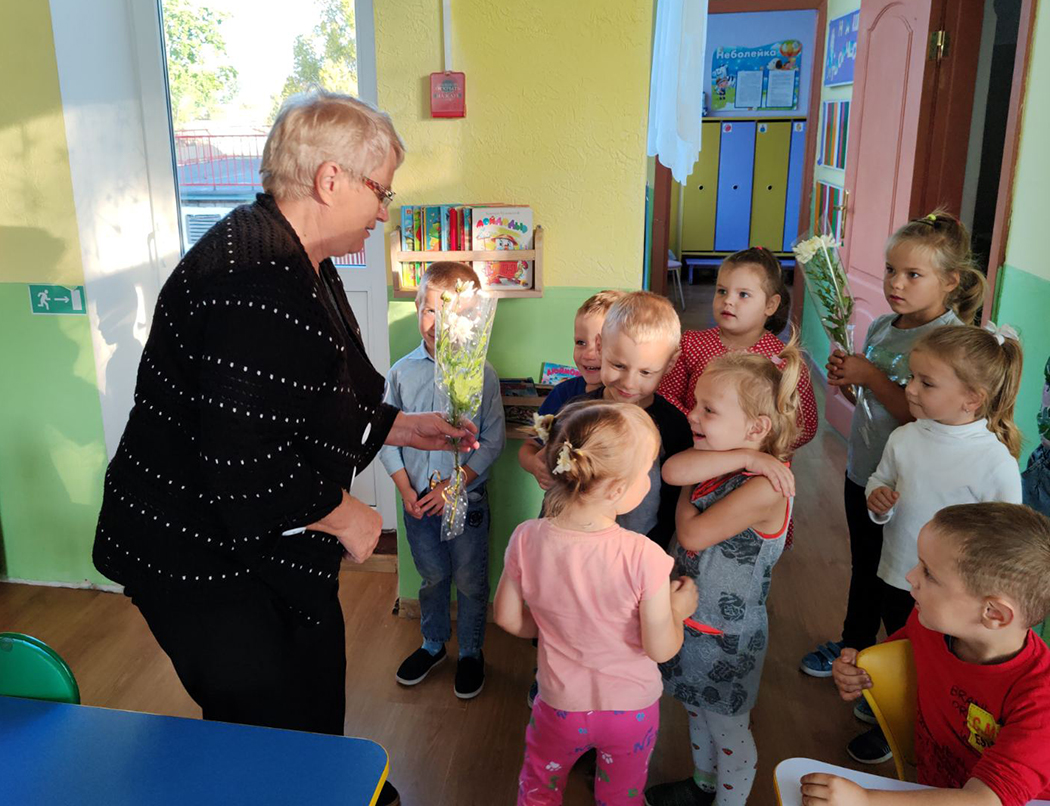 День учителя, День пожилых людей и юбилей стали поводом собраться ветеранам труда Логишинского детского сада