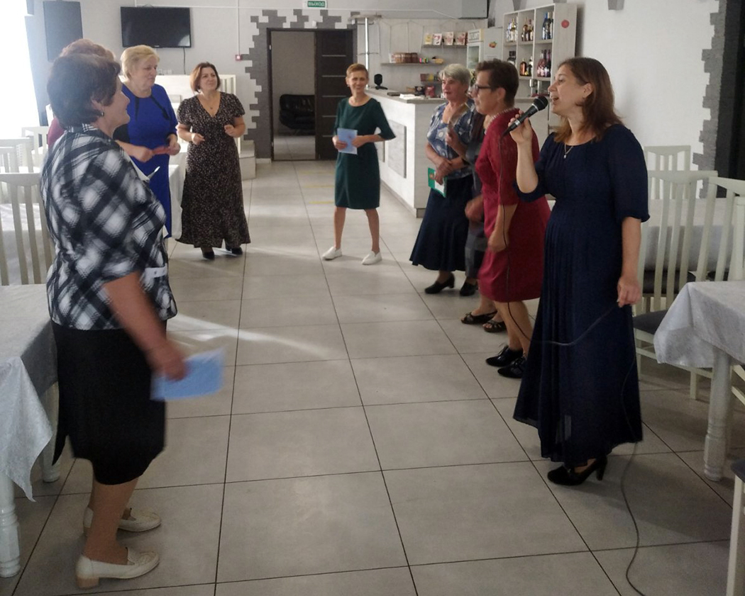День учителя, День пожилых людей и юбилей стали поводом собраться ветеранам труда Логишинского детского сада