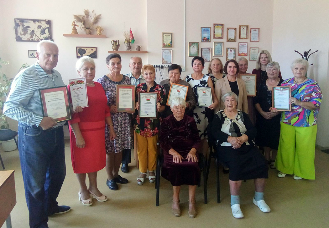 Праздник ко Дню пожилых людей прошел в Логишине