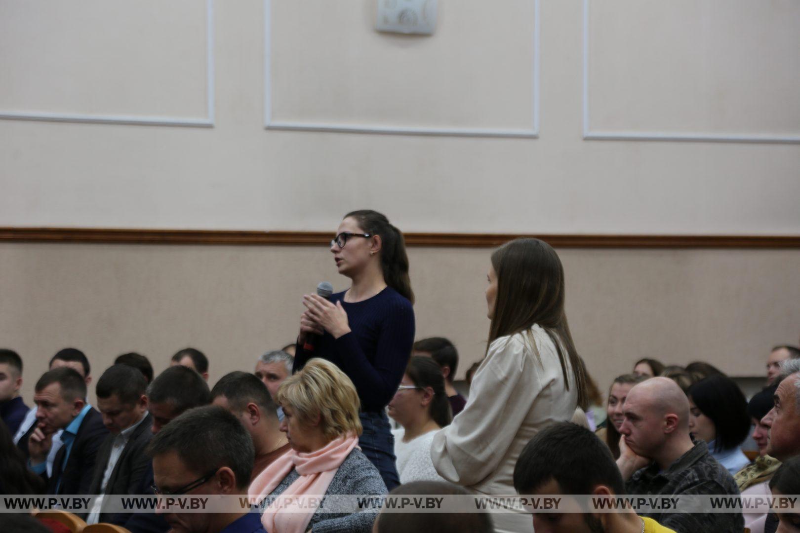 Узнали, что обсуждали на форуме работающей молодежи ЗАО «Холдинговая компания «Пинскдрев» Узнали, что обсуждали на форуме работающей молодежи ЗАО «Холдинговая компания «Пинскдрев»