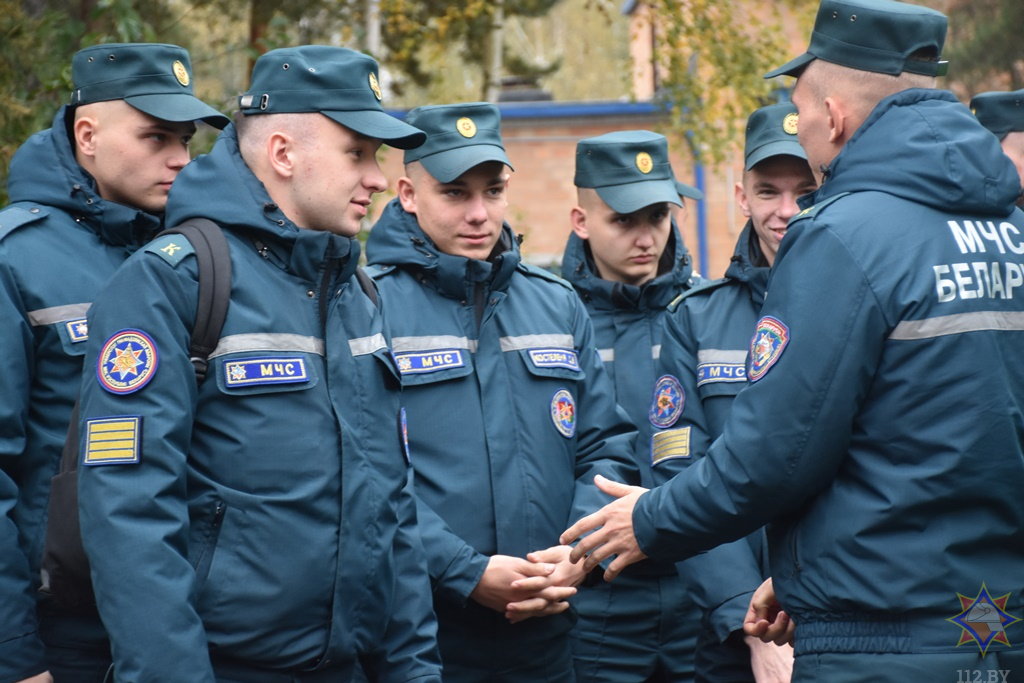 Курсанты МЧС обучили правилам безопасности жителей Пинского района