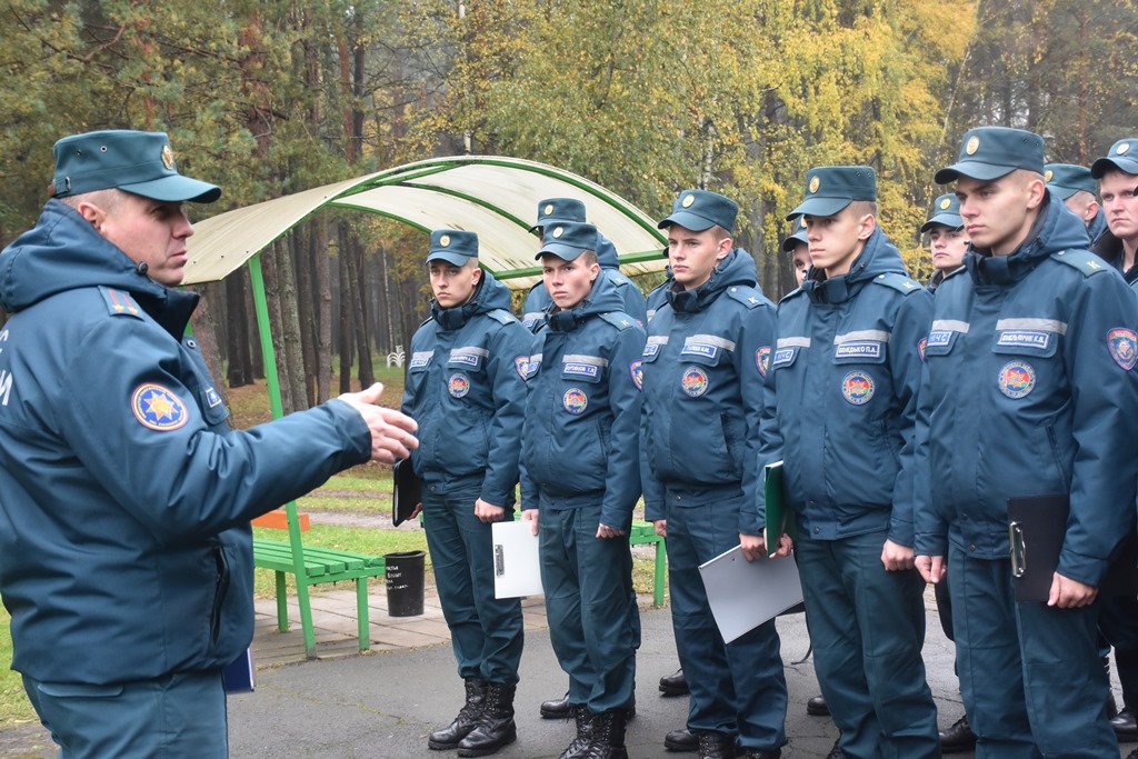 Курсанты МЧС обучили правилам безопасности жителей Пинского района