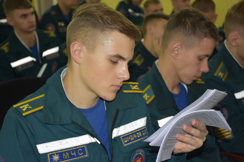 Курсанты МЧС обучили правилам безопасности жителей Пинского района