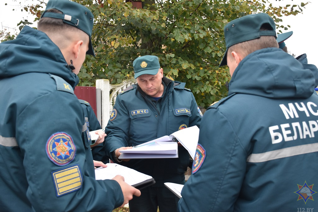Курсанты МЧС обучили правилам безопасности жителей Пинского района
