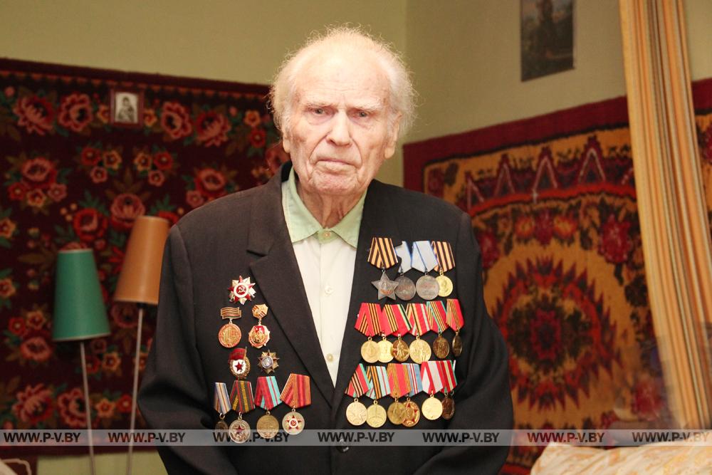Андрей МИХАЙЛОВСКИЙ: «Нужно быть честным, собранным, оставаться требовательным к себе и внимательно относиться к людям, а главное, служить своей стране, родной Беларуси» Андрей МИХАЙЛОВСКИЙ: «Нужно быть честным, собранным, оставаться требовательным к себе и внимательно относиться к людям, а главное, служить своей стране, родной Беларуси»