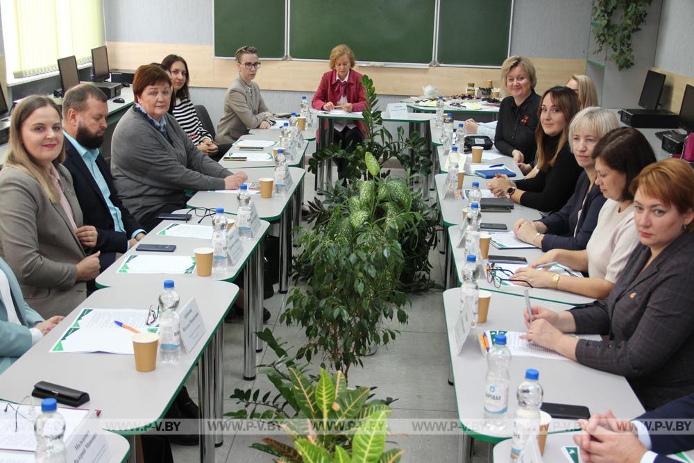В ПолесГУ открылась брендированная аудитория ОАО «АСБ Беларусбанк» и прошёл круглый стол