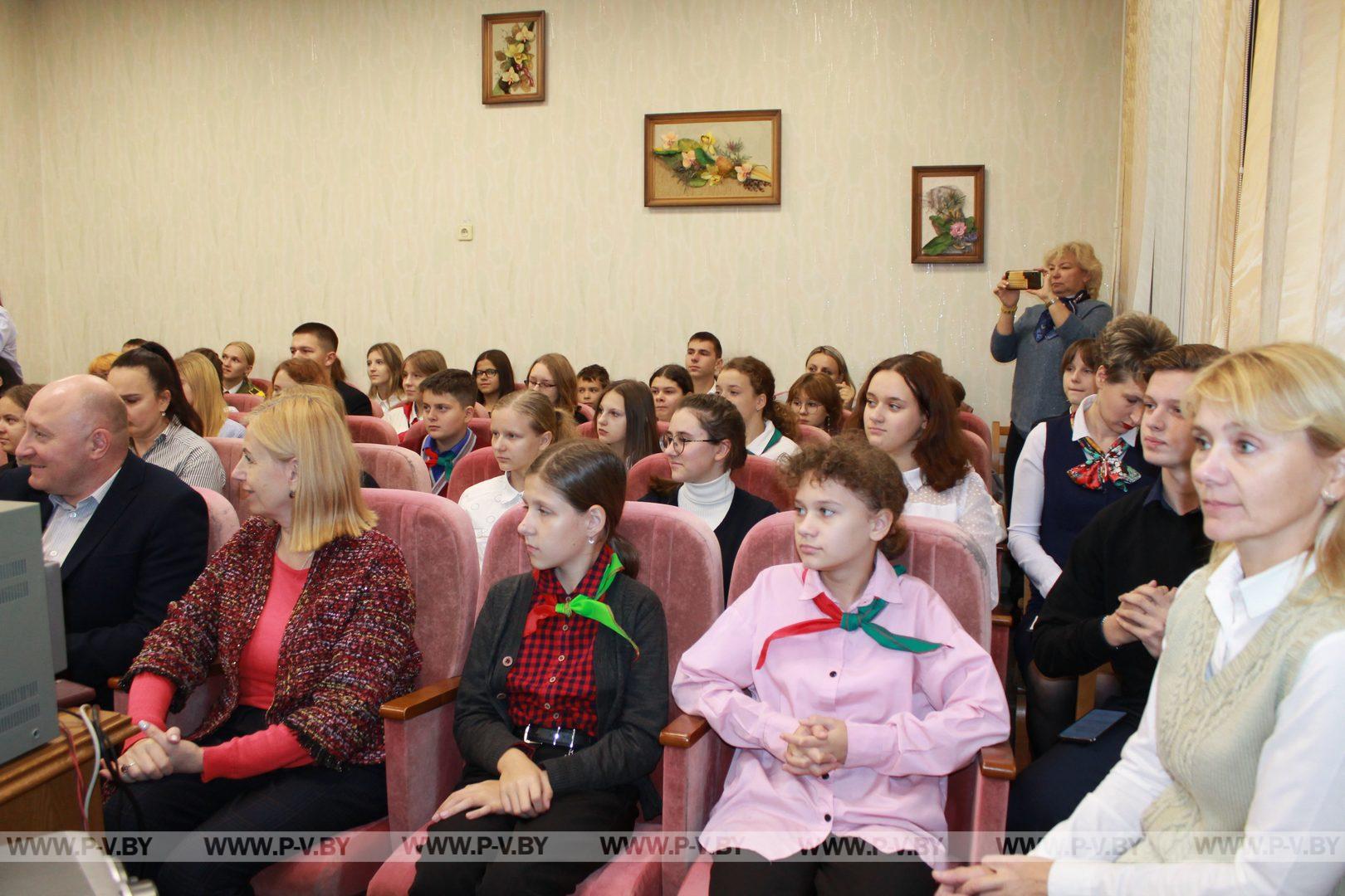 К 105-летию ВЛКСМ: в Пинске побывали на диалоговой площадке «Времён связующая нить»