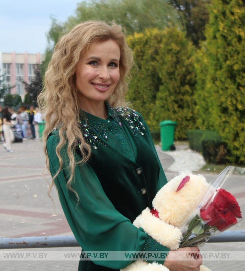 Праздник продолжался: своим творчеством порадовали столичная группа «Аура», гости из Барановичей и сами пинчане