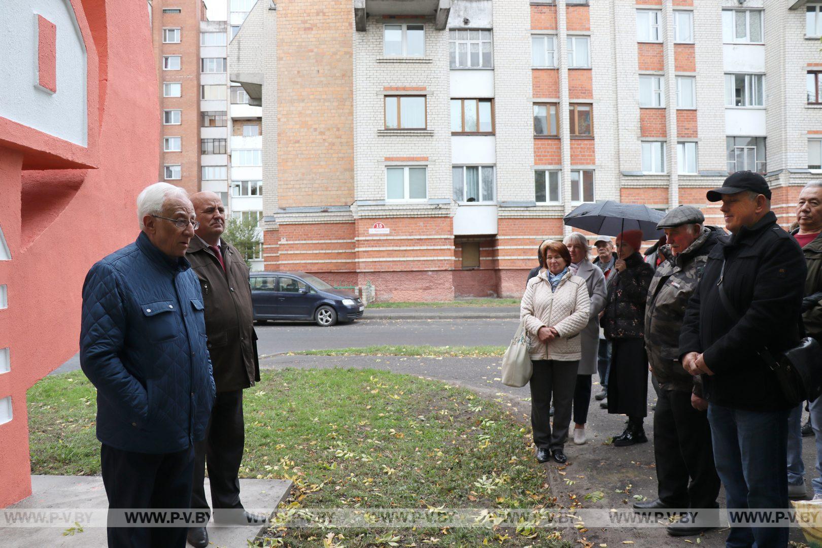 В Пинске восстановили знак в честь 50-летия Великого Октября - Пинское  районное объединение профсоюзов