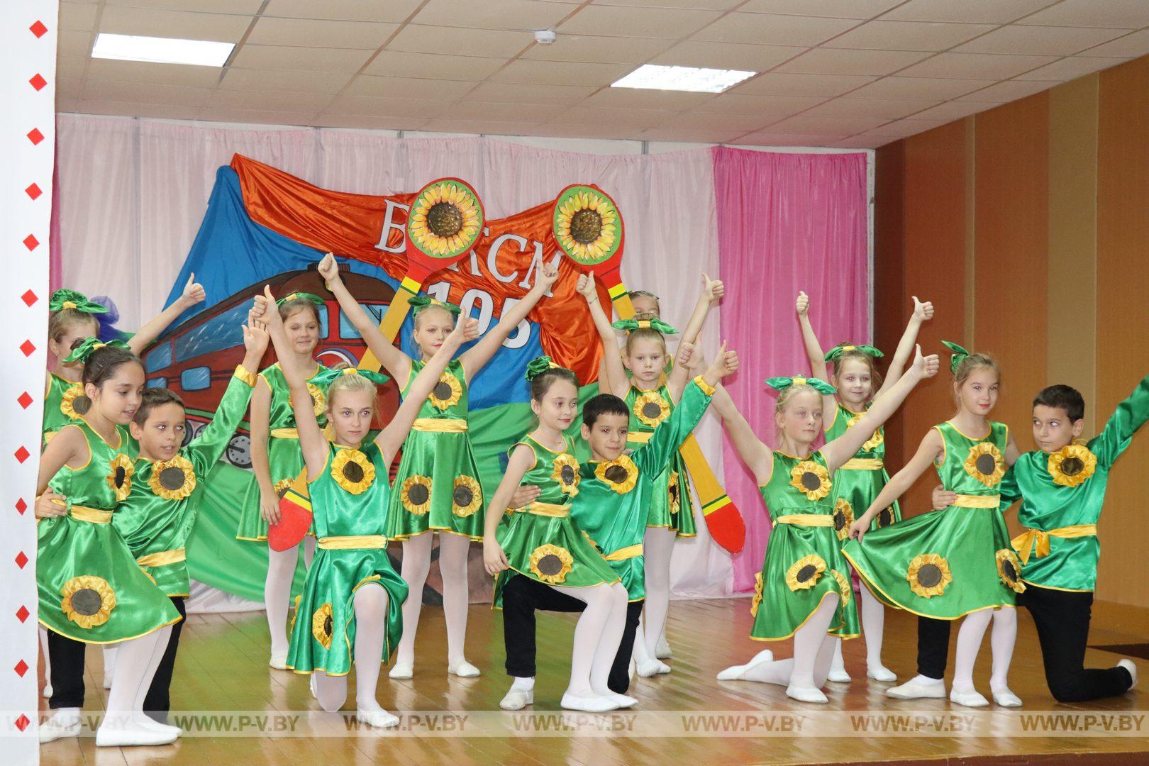 В районном центре творчества детей и молодежи накануне славной даты состоялось торжественное мероприятие «Комсомолу – 105: диалог поколений»
