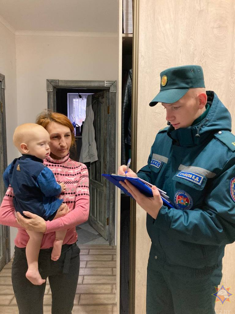 Курсанты МЧС обучили правилам безопасности жителей Пинского района