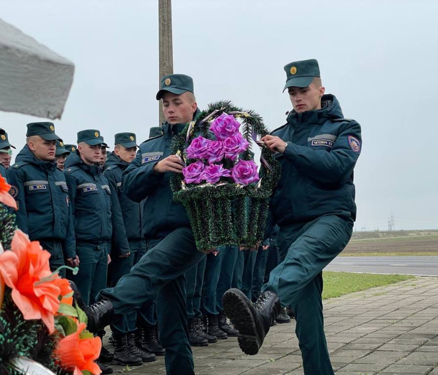 Курсанты МЧС обучили правилам безопасности жителей Пинского района