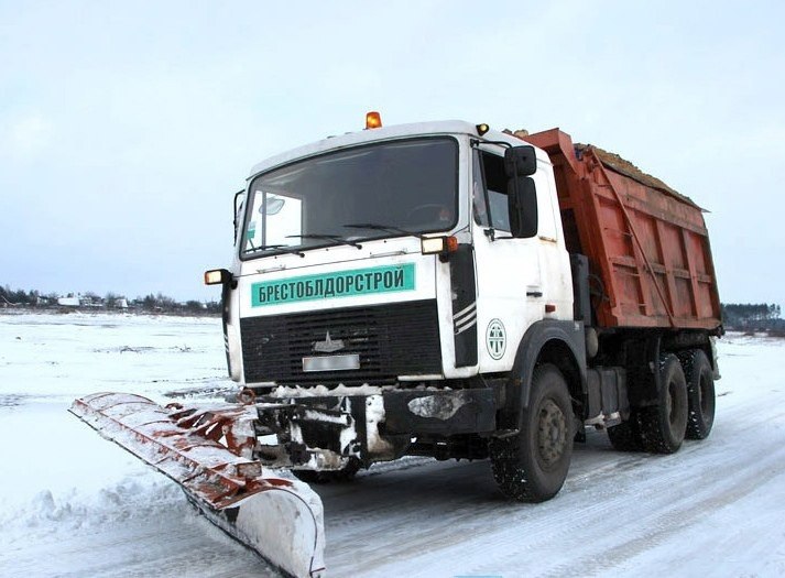 В Пинском районе организована работа по уборке снега