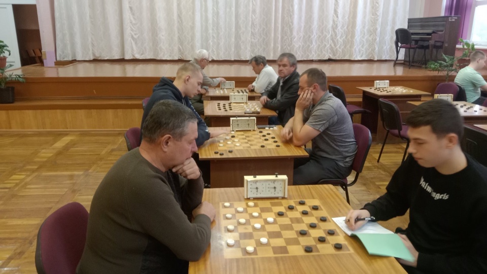 Узнали, кто одержал победу в чемпионате Пинского района по русским шашкам