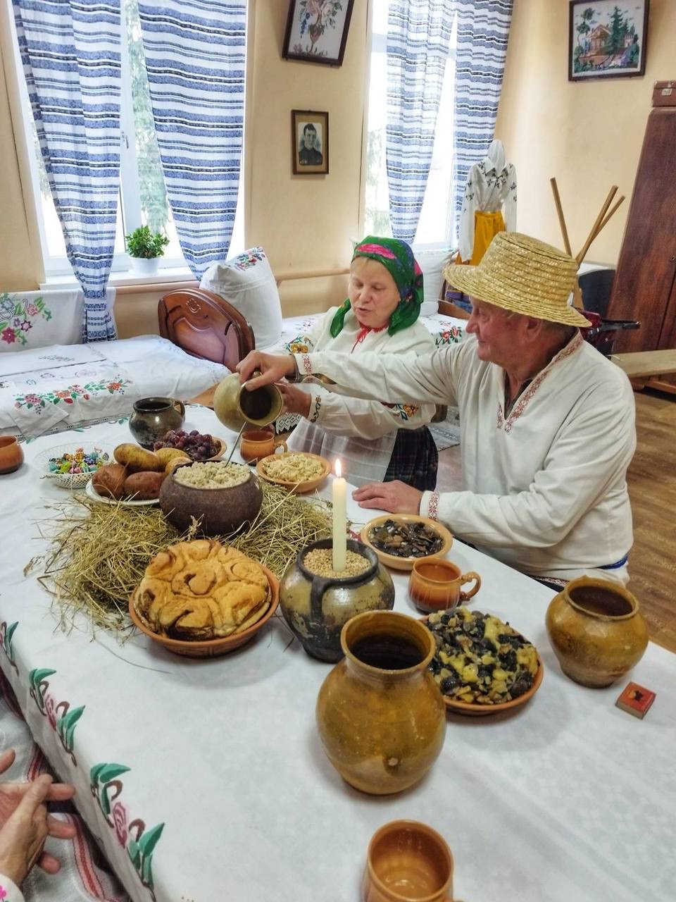 В Мерчицком центре традиционной культуры и быта «Спадчына Палесся» воссоздали элемент народного обряда праздника «Дзяды»