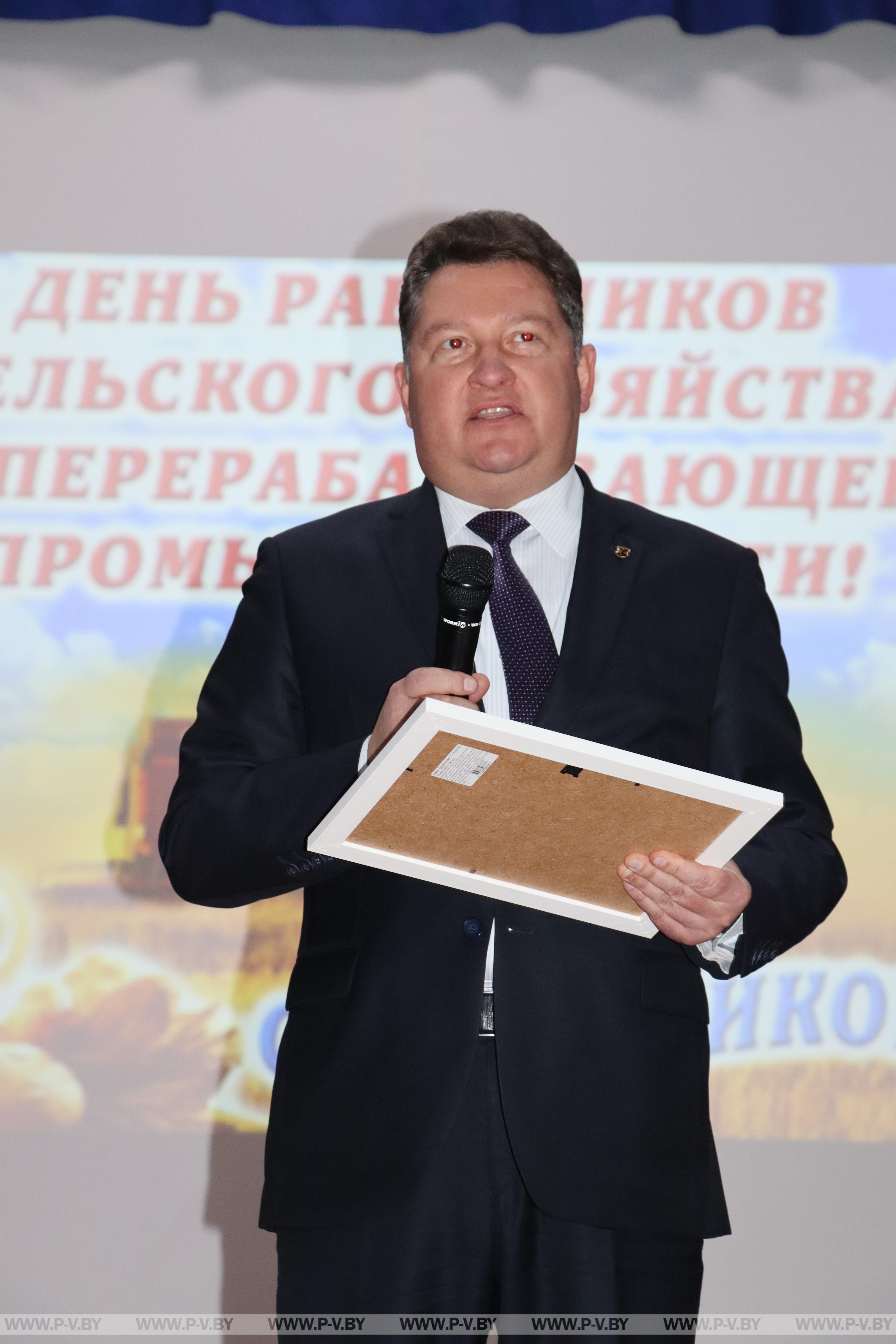Побывали в Пинском аграрном технологическом колледже, где прошёл праздничный «Музыкальный листопад»