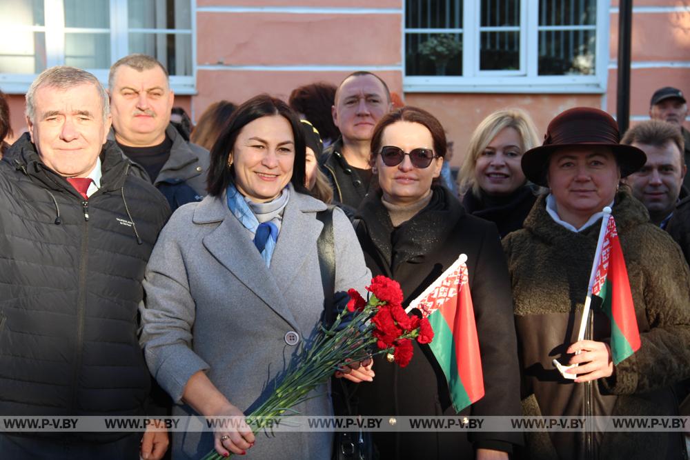 Митингами, шествием, автопробегом пинчуки встретили День Октябрьской революции