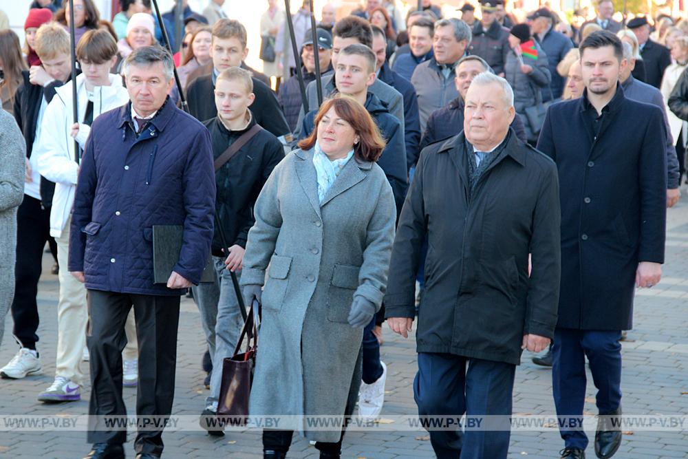 Митингами, шествием, автопробегом пинчуки встретили День Октябрьской революции