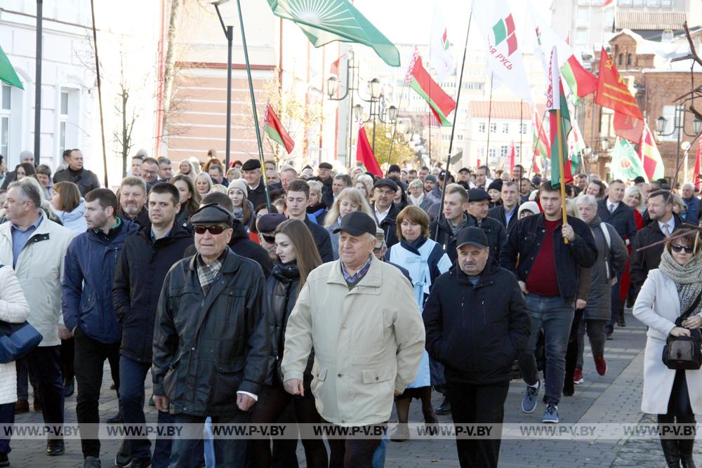Митингами, шествием, автопробегом пинчуки встретили День Октябрьской революции