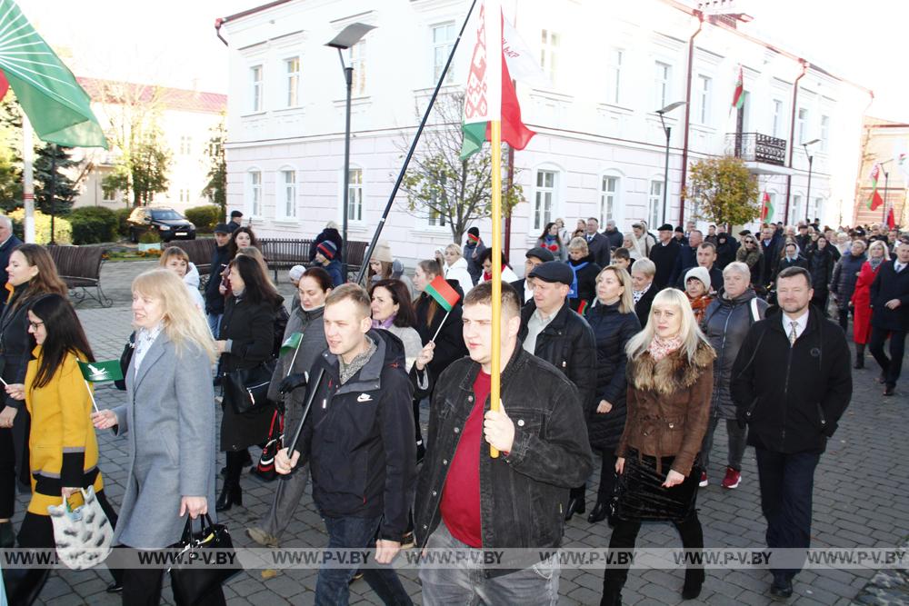Митингами, шествием, автопробегом пинчуки встретили День Октябрьской революции