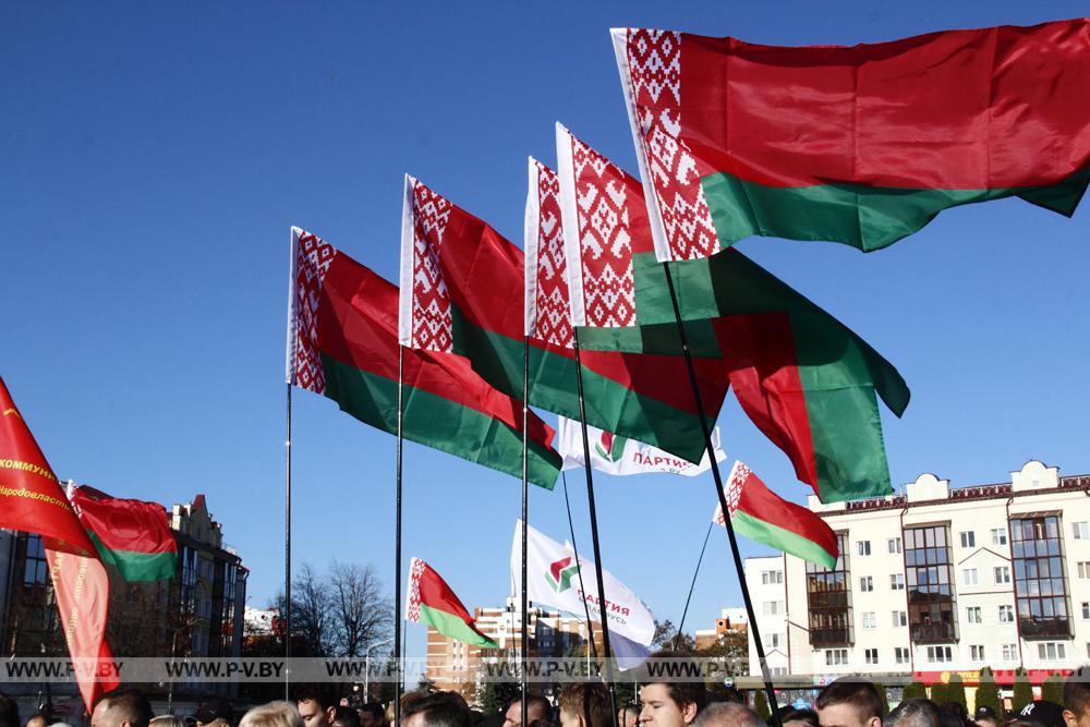 Митингами, шествием, автопробегом пинчуки встретили День Октябрьской революции