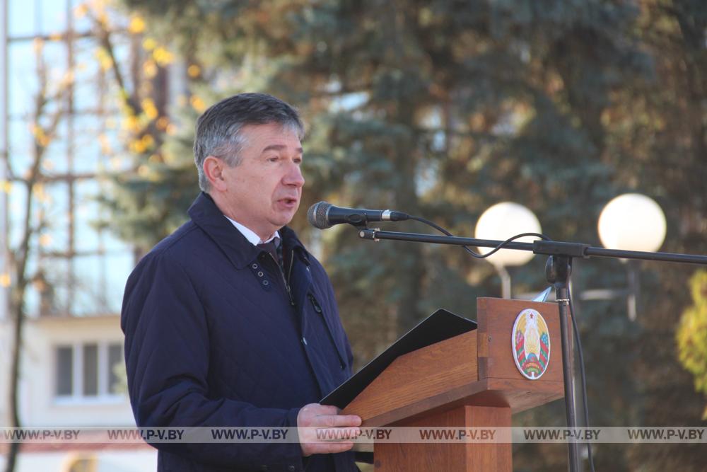 Митингами, шествием, автопробегом пинчуки встретили День Октябрьской революции