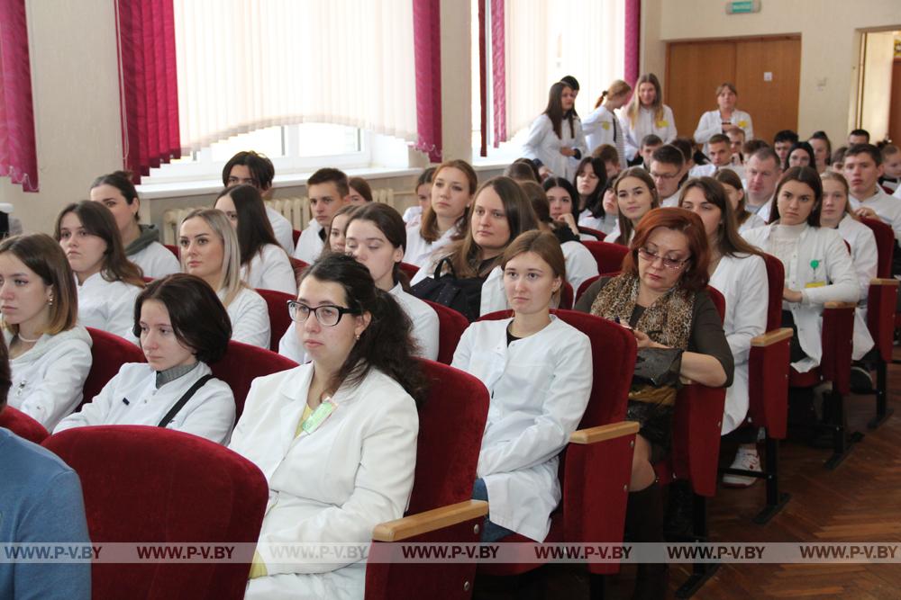 Выпускникам медицинского колледжа рассказали о перспективах трудоустройства в учреждениях здравоохранения области