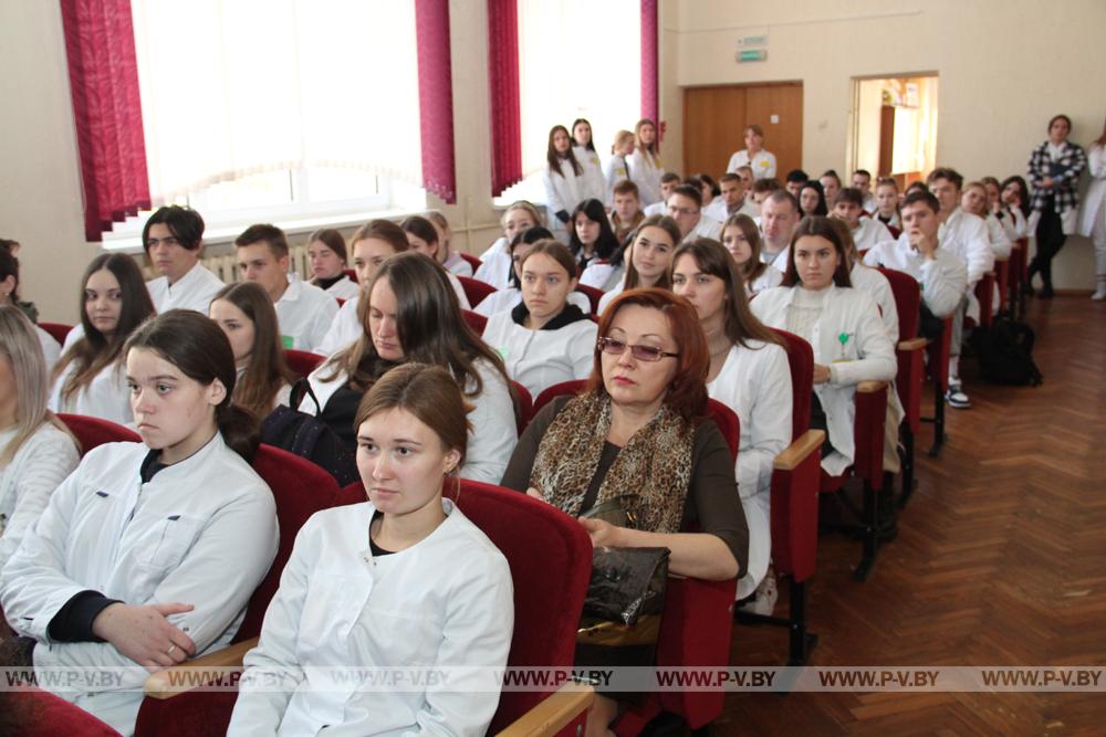 Выпускникам медицинского колледжа рассказали о перспективах трудоустройства в учреждениях здравоохранения области